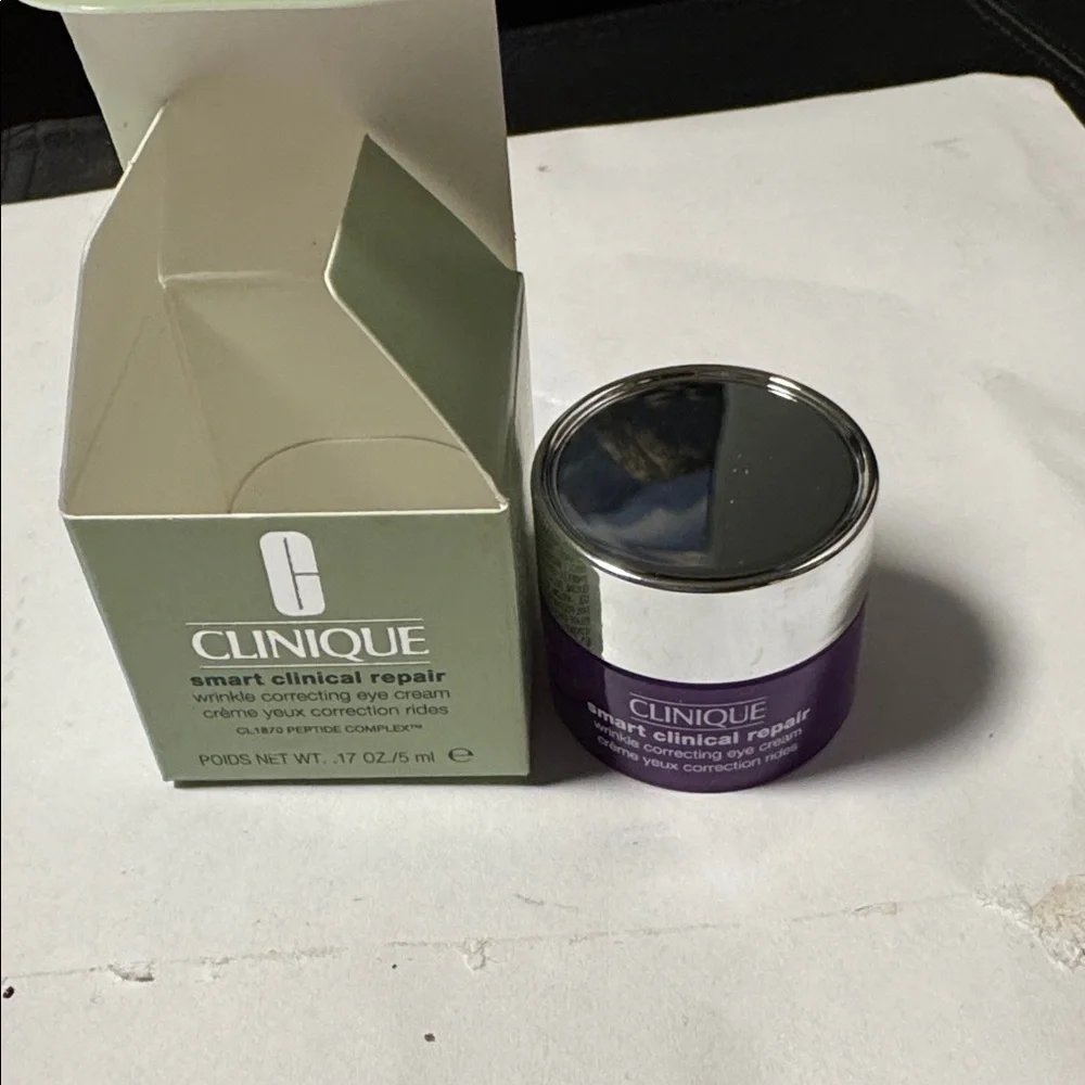 Clinique Smart Clinical Repair Eye Cream - Light Green